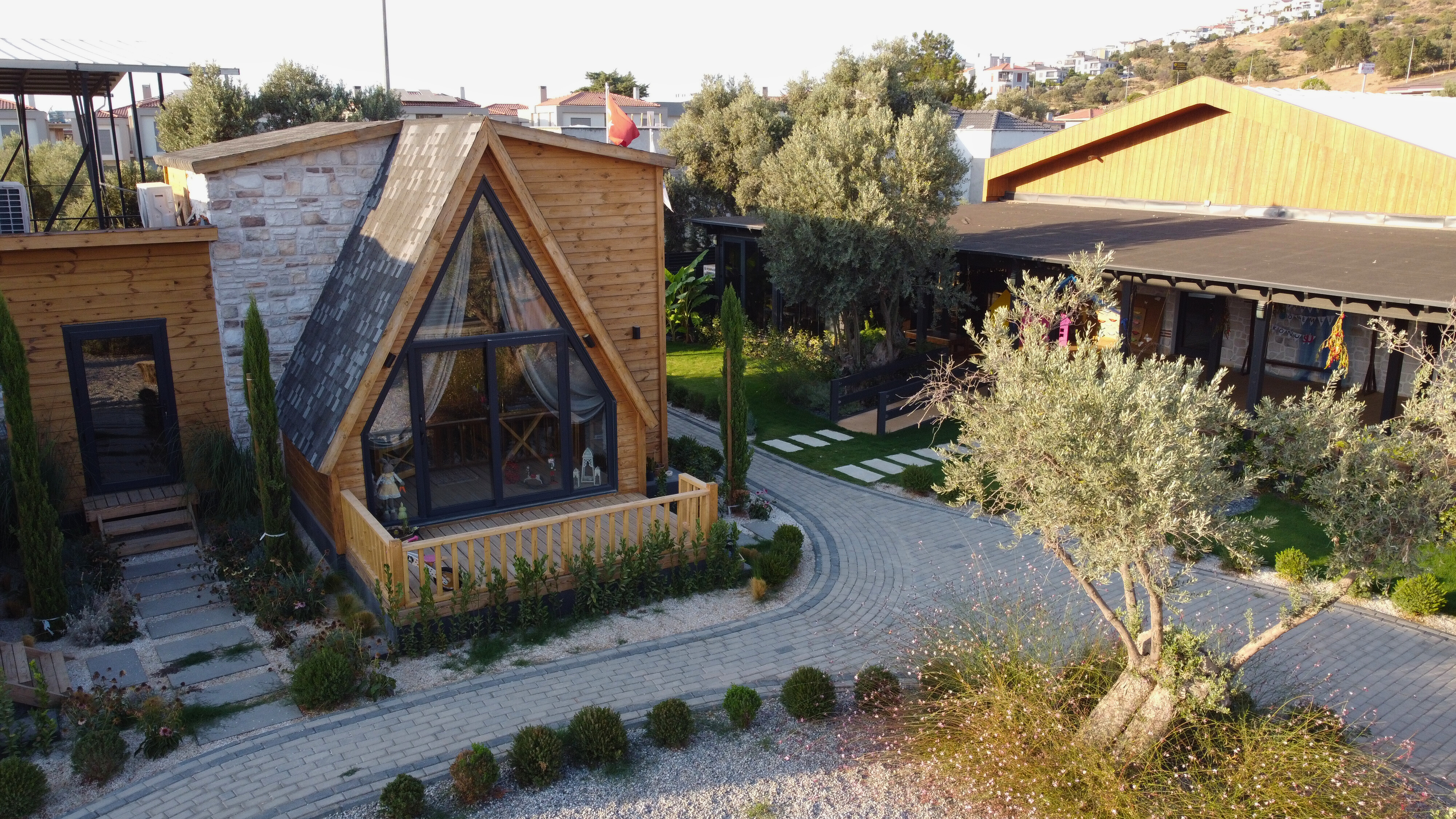 Proje tabanlı öğrenme ortamında birlikte çalışan öğrenciler